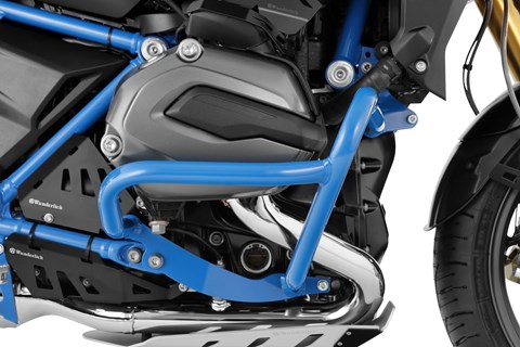 Wunderlich offeriert Sturzbügel in BMWs blauer Rahmenfarbe