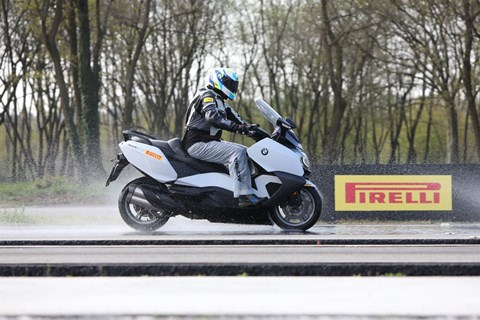 Pirelli Angel Scooter und Diablo Rosso Scooter Test 2017