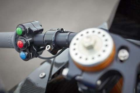 Elektronik und Fahrhilfen der BMW HP4 Race