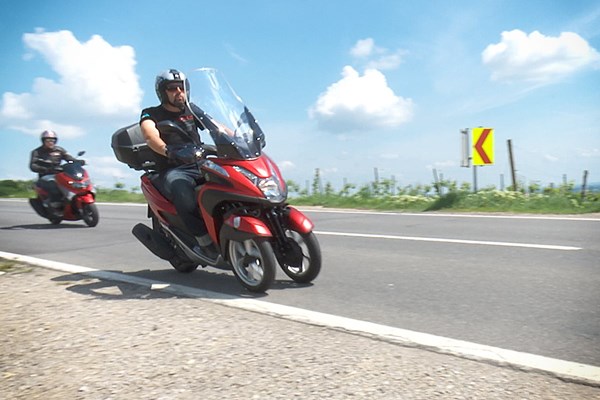 Yamaha NMAX 125 und Tricity 125 Vergleich 2017