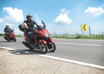 Yamaha NMAX 125 und Tricity 125 Vergleich 2017 Yamaha NMAX 125 und Tricity 125 Vergleich 2017