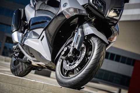 Mit der Pirelli Scooter-Promotion Nolan-Helm gewinnen 