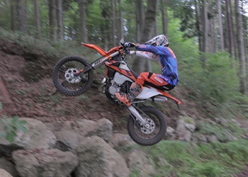 KTM 300 EXC Test - wir vergleichen die Modelljahre '16 '17  '18 KTM 300 EXC Test - wir vergleichen die Modelljahre '16 '17  '18