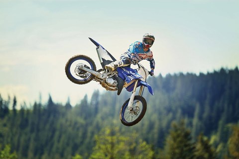 Testet die neuesten Yamaha YZ - Kommt vorbei bei der MX Pro Tour! Testet die neuesten Yamaha YZ - Kommt vorbei bei der MX Pro Tour!