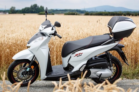 The Italian Style: Honda SH300I