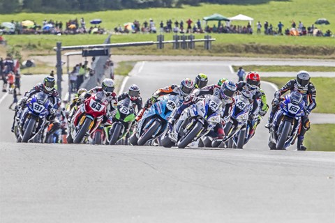 Pirelli Fahrer dominieren in der IDM 2017