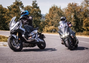 Honda X-ADV vs. Yamaha TMAX SX Vergleich 2017 Honda X-ADV vs. Yamaha TMAX SX Vergleich 2017