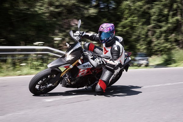 Aprilia Dorsoduro 900 Test 2017 Aprilia Dorsoduro 900 Test 2017