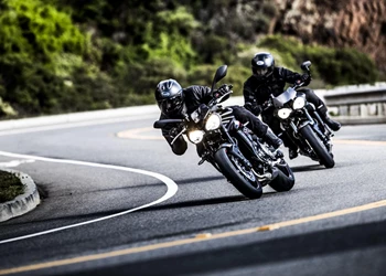 Triumph Street Triple R und RS im Test 2017 Triumph Street Triple R und RS im Test 2017