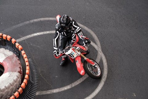 Supermoto-Training bei Fahrschule Mannhard