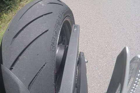 Pirelli Rosso III auf Triumph Street Triple RS Test