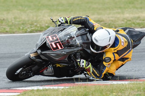 Mayer verteidigt auf Ninja ZX-10RR 2017 IOEM Staatsmeistertitel