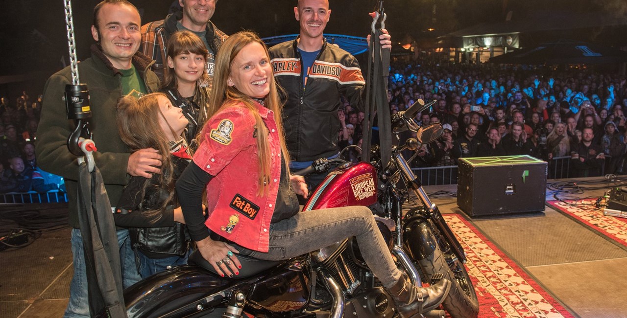 Nagelneue Harley-Davidson für die Festival-Veteranin