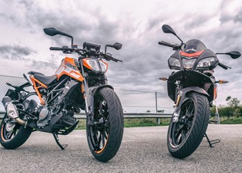 Aprilia Tuono 125 vs. KTM 125 Duke Vergleich Aprilia Tuono 125 vs. KTM 125 Duke Vergleich