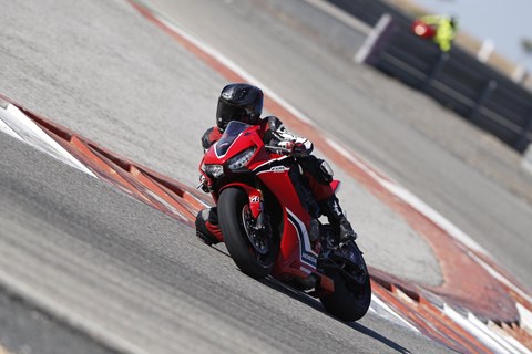 Bridgestone Battlax R11 Test