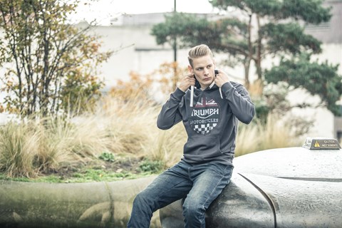 TRIUMPH präsentiert neue Bekleidungslinie für Saison 17/18