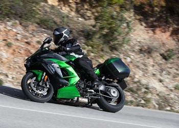 Kawasaki Ninja H2 SX Test