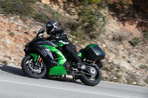 Kawasaki Ninja H2 SX Test
