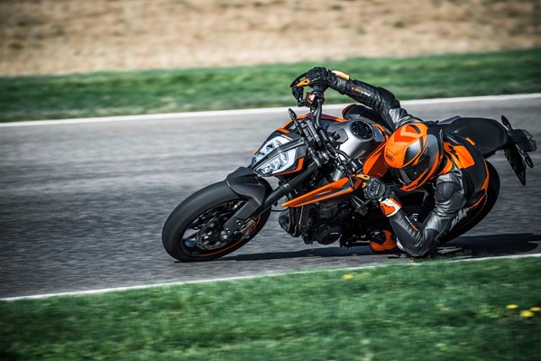 KTM 790 Duke in der 1000PS Live-Motorradtalkshow!