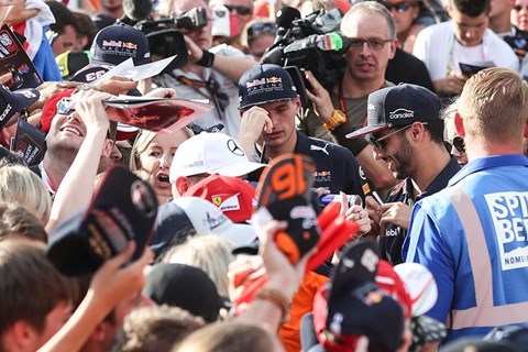 AM SPIELBERG BRENNT FORMEL-1-FLAMME FÜR DEN „HOLIDAY GRAND PRIX“