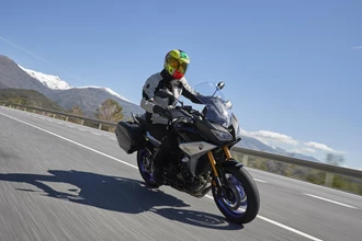 Test der überarbeiteten Yamaha Tracer 900 und Tracer 900 GT 2018 Test der überarbeiteten Yamaha Tracer 900 und Tracer 900 GT 2018
