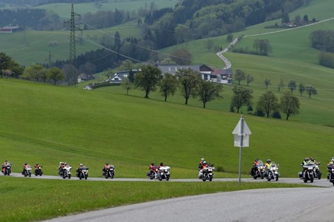Hunderte heiße Eisen brummen für einen guten Zweck