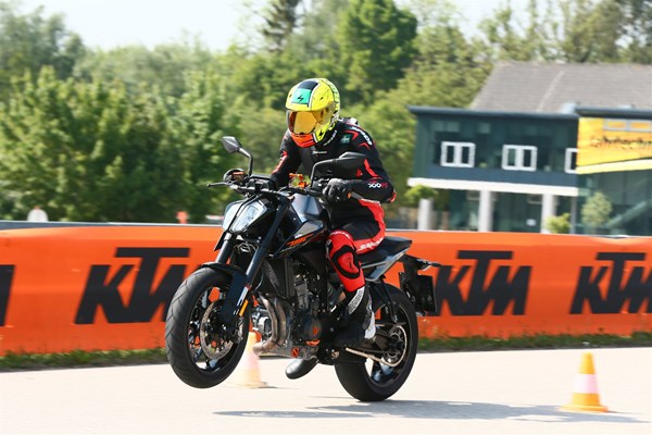 KTM 790 Duke - Assistenzsysteme unter der Lupe