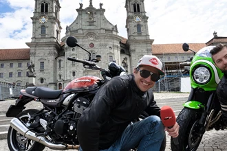 Kawasaki Z900RS vs. Z900RS Cafe Kawasaki Z900RS vs. Z900RS Cafe