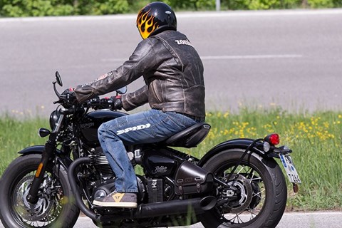 Bobber Vergleich 2018: Triumph Bonneville Bobber Black 2018 