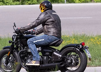 Bobber Vergleich 2018: Triumph Bonneville Bobber Black 2018  Bobber Vergleich 2018: Triumph Bonneville Bobber Black 2018