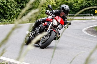 Triumph Street Triple S im Naked Bike Vergleich 2018 Triumph Street Triple S im Naked Bike Vergleich 2018