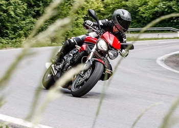 Triumph Street Triple S im Naked Bike Vergleich 2018 Triumph Street Triple S im Naked Bike Vergleich 2018