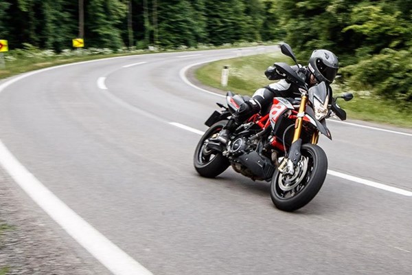 Naked Bike Vergleich 2018: Aprilia Dorsoduro 900