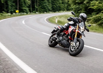 Naked Bike Vergleich 2018: Aprilia Dorsoduro 900 Naked Bike Vergleich 2018: Aprilia Dorsoduro 900
