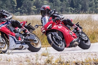 Panigale V4 vs. Fireblade SP Panigale V4 vs. Fireblade SP