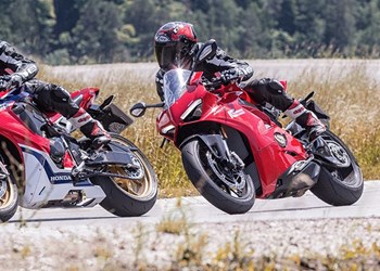 Panigale V4 vs. Fireblade SP Panigale V4 vs. Fireblade SP