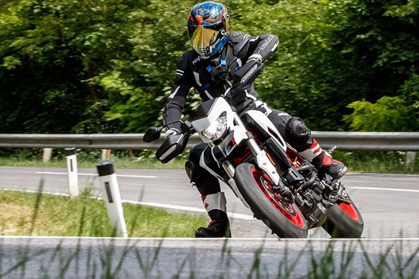 Naked Bike Vergleich 2018: Ducati Hypermotard 939