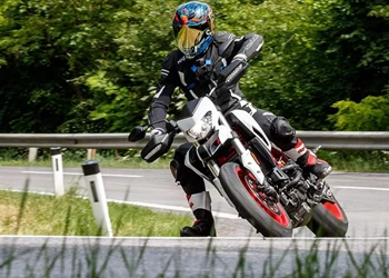 Naked Bike Vergleich 2018: Ducati Hypermotard 939 Naked Bike Vergleich 2018: Ducati Hypermotard 939