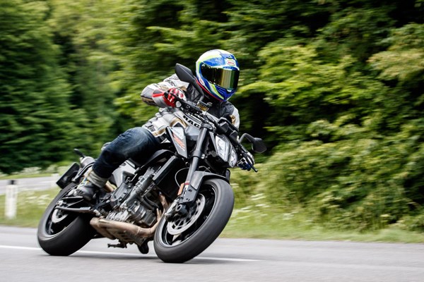 Naked Bike Vergleich 2018: KTM 790 Duke