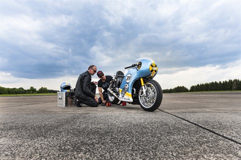 TRIUMPH Thruxton Umbau „Phantom Blaze“