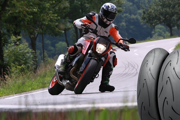 ContiAttack SM Evo Test auf Landstraße und Supermoto-Track ContiAttack SM Evo Test auf Landstraße und Supermoto-Track