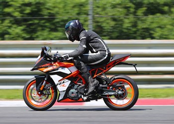 KTM RC390 R & SSP300 Race Kit - Präsentation und Test KTM RC390 R & SSP300 Race Kit - Präsentation und Test
