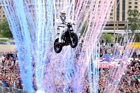 Travis Pastrana übertrifft drei legendäre Stunts von Evel Knievel