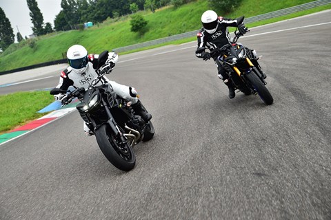 Yamaha MT-09 EVO Swiss Edition vs. MT-09 SP