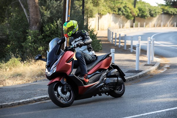 Honda Forza 125 & 300 Test 2018 