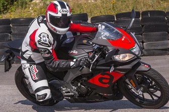 125er Vergleich: Aprilia RS 125 Test 125er Vergleich: Aprilia RS 125 Test