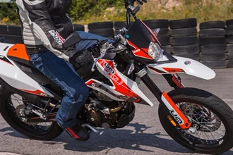 125er Vergleich: UM DSR SM 125 Test 125er Vergleich: UM DSR SM 125 Test