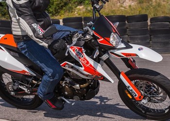 125er Vergleich: UM DSR SM 125 Test 125er Vergleich: UM DSR SM 125 Test