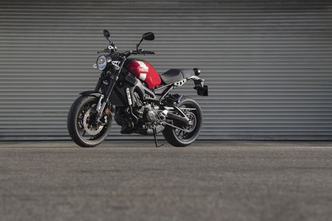 Mit dem Retrobike Yamaha XSR 900 durch die Alpen