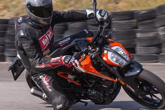 125er Vergleich: KTM 125 Duke Test 125er Vergleich: KTM 125 Duke Test